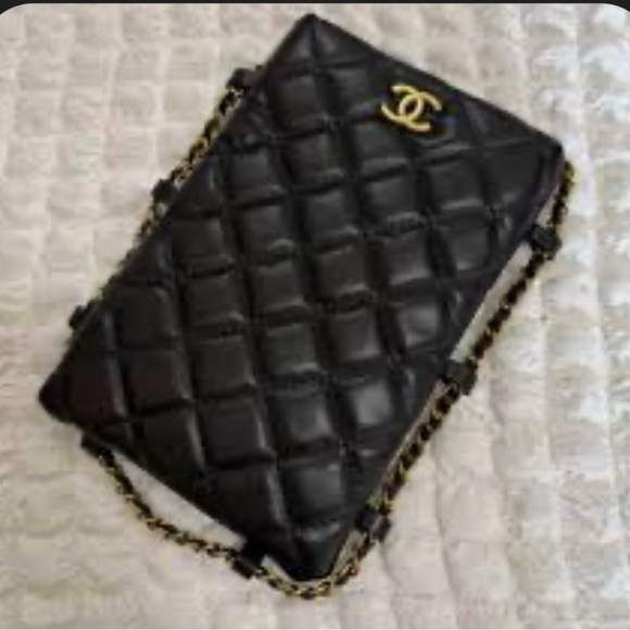 Black Quilted Chain Crossbody Bag with Attached Gold Chain; NIB - Picture 10 of 10